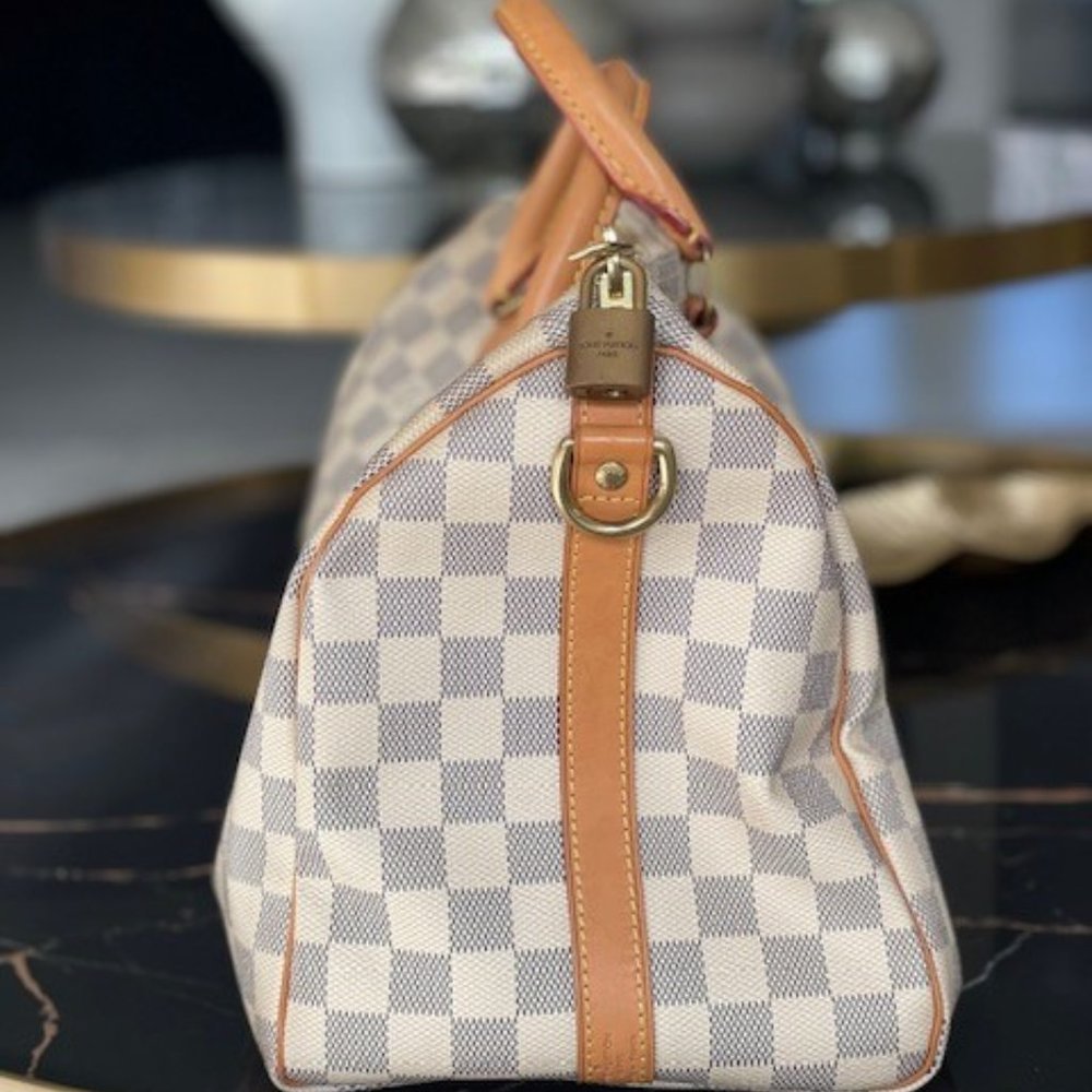 Louis Vuitton - Picture 3 of 6